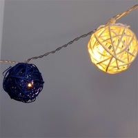 Iris Gömb alakú fonott/rattan/4m/fehér + kék/20db LED-es/3xAA elemes fényfüzér, fénydekoráció