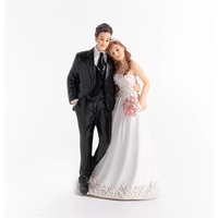 IRIS polirezin esküvői pár, ölelkezők, fekete fehér 13,9 cm IRIS polirezin esküvői pár, ölelkezők, fekete fehér 13,9 cm